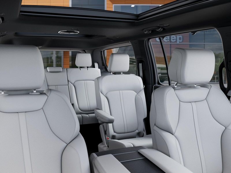2026 Jeep Grand Wagoneer Limited Reserve 4x4Image 26