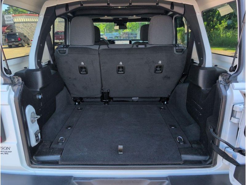 Used 2025 Jeep Wrangler SaharaImage 36