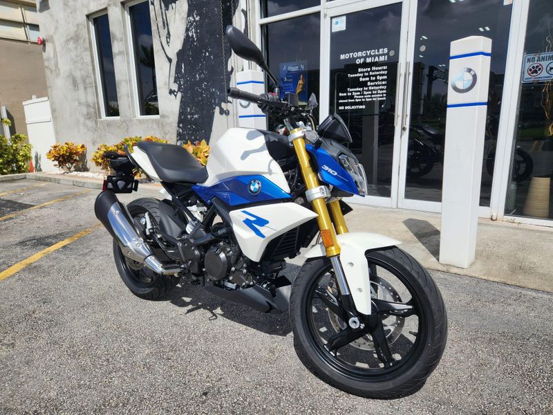 2021 BMW G 310 R  in a POLAR WHITE exterior color. BMW Motorcycles of Miami 786-845-0052 motorcyclesofmiami.com 