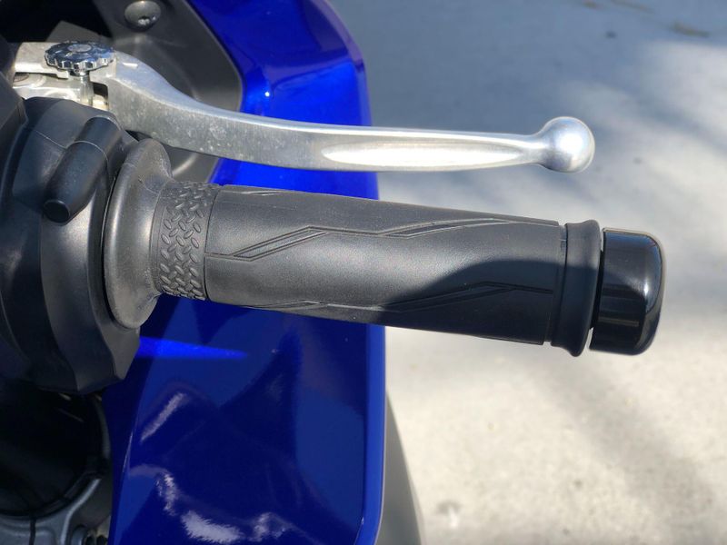 Used 2023 Yamaha YZF-R1 CA Image 11