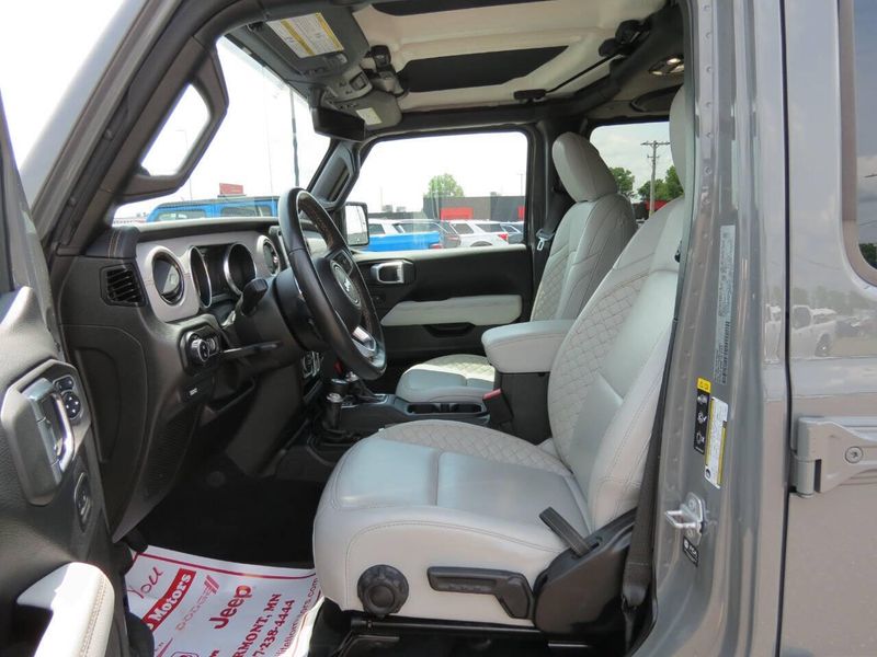 Used 2022 Jeep Gladiator High Altitude 4x4 4dr Crew Cab 5.0 ft. SBImage 10