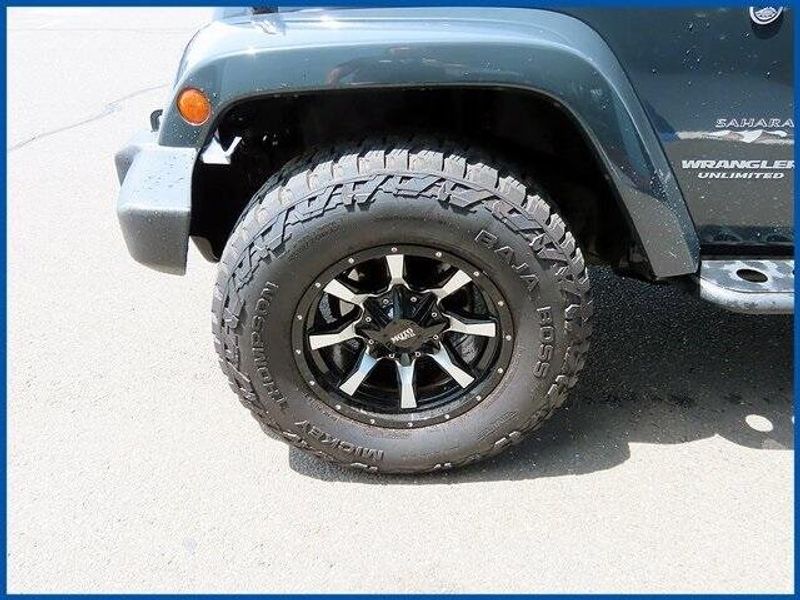 2017 Jeep Wrangler Unlimited SaharaImage 4