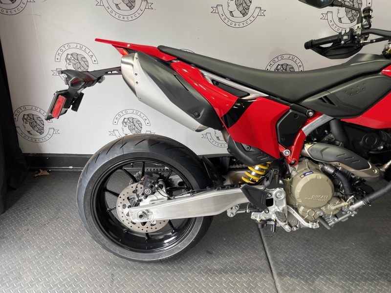 2025 Ducati HYPERMOTARD 698