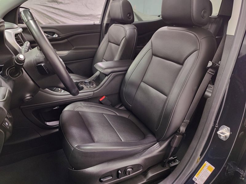 Used 2021 GMC Acadia AWD SLT Luxury w/Sunroof & NavImage 17