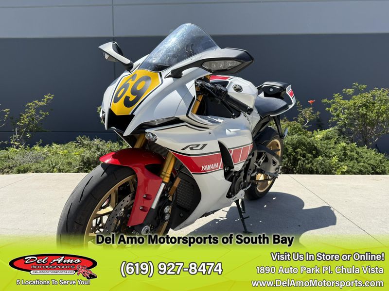 2022 Yamaha YZF-R1 Image 11
