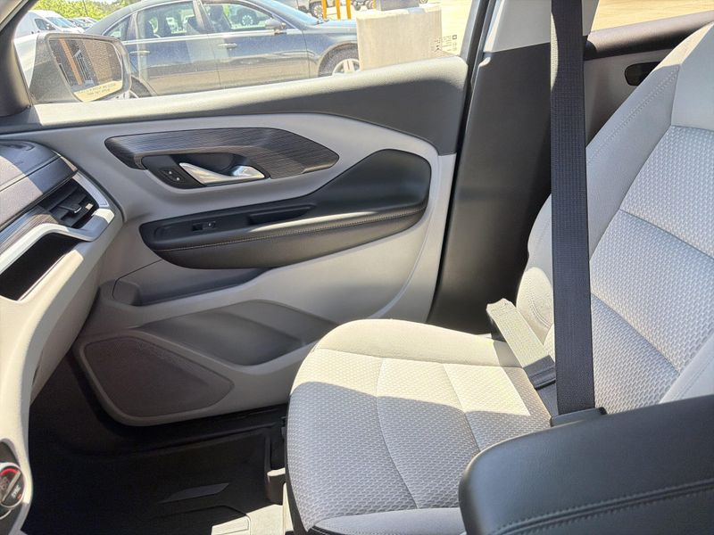 Used 2022 GMC Terrain SLEImage 35