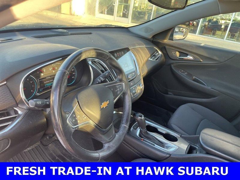2017 Chevrolet Malibu 1LT photo 12