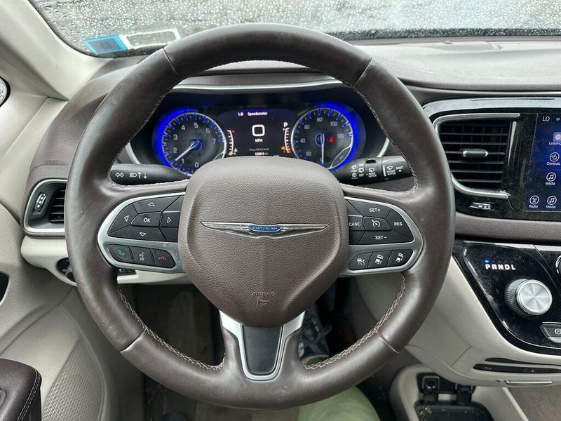 2017 Chrysler Pacifica Touring L PlusImage 2