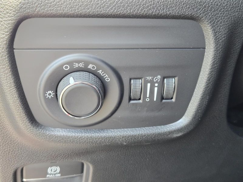 New 2026 Jeep Grand Cherokee Laredo X 4x2