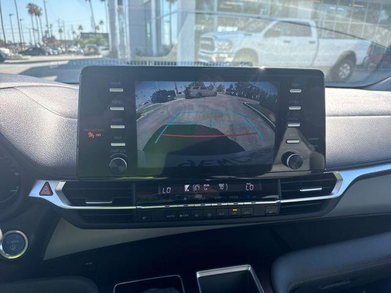 Used 2023 Toyota Sienna XLEImage 13