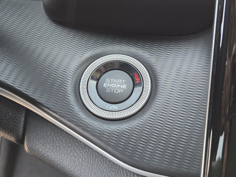 Used 2023 Jeep Grand Cherokee L Laredo 4x2