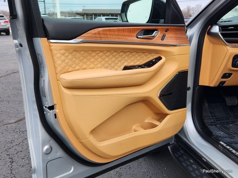 New 2025 Jeep Grand Cherokee L Summit Reserve 4x4Image 22