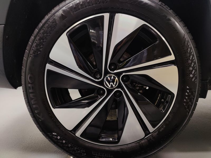 Used 2025 Volkswagen Taos SE AWD w/SunroofImage 24
