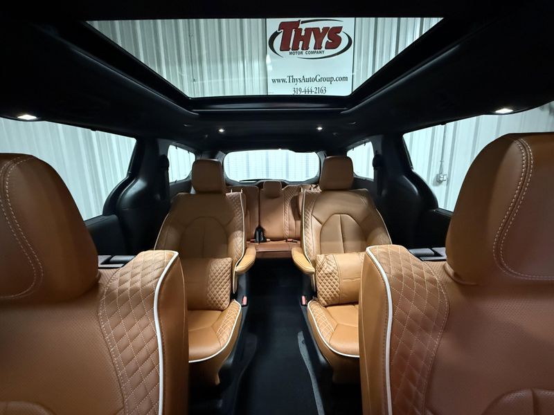 Used 2024 Chrysler Pacifica Hybrid PinnacleImage 24