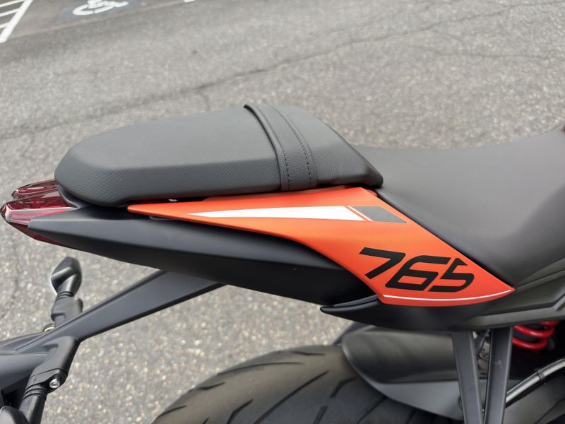 2025 Triumph Street Triple 765 R - MATTE BAJA ORANGE 