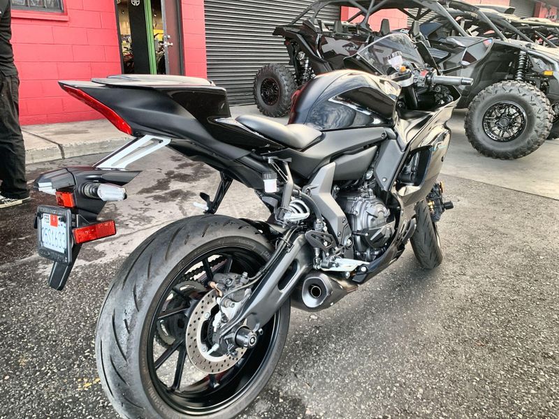 Used 2022 Yamaha YZF-R7 CA Image 12