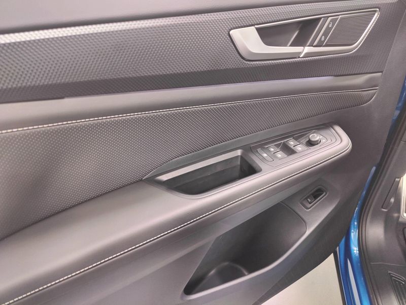 Used 2025 Volkswagen Atlas Cross Sport SEL AWD R-Line Black w/Sunroof/NavImage 30