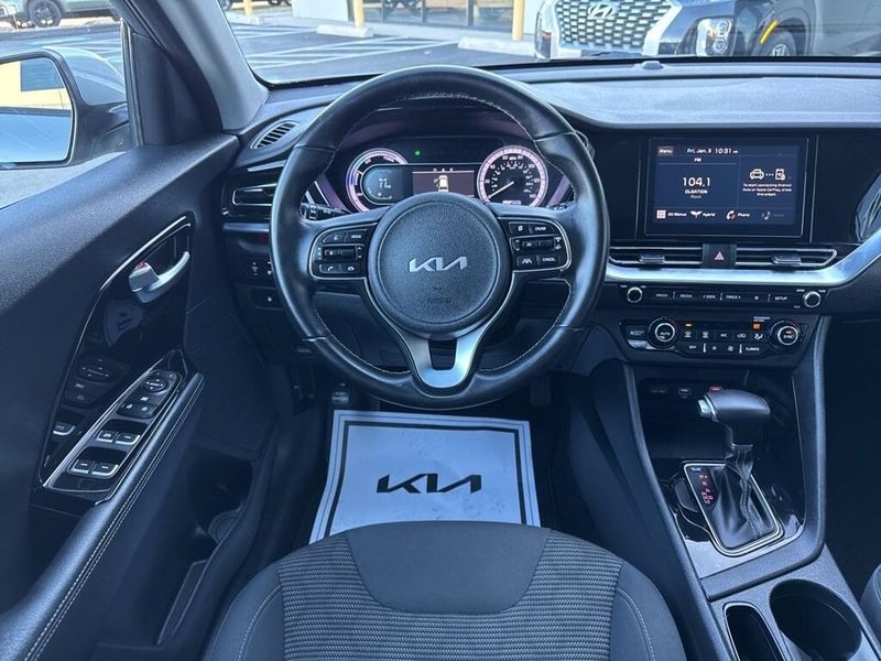 2022 Kia Niro LXSImage 9