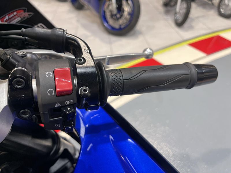 Used 2023 Yamaha YZF-R7 CA Image 25
