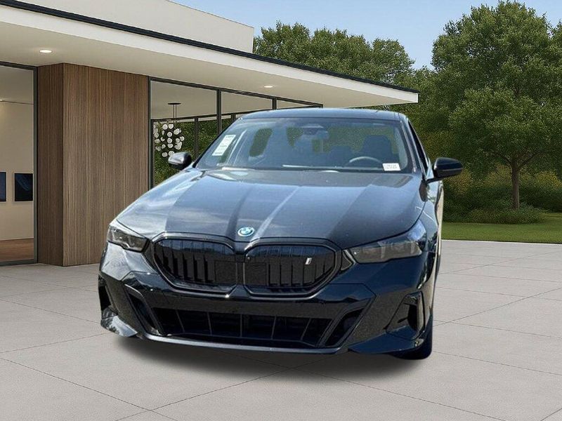 Used 2027 BMW i5 eDrive40Image 3