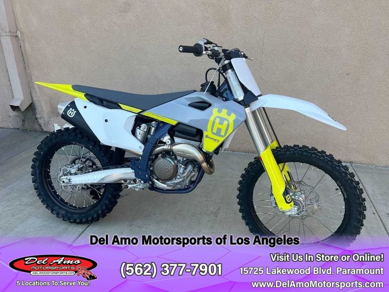 2024 HUSQVARNA FC 250  in a WHITE exterior color. Del Amo Motorsports of Los Angeles (562) 262-9181 delamomotorsports.com 