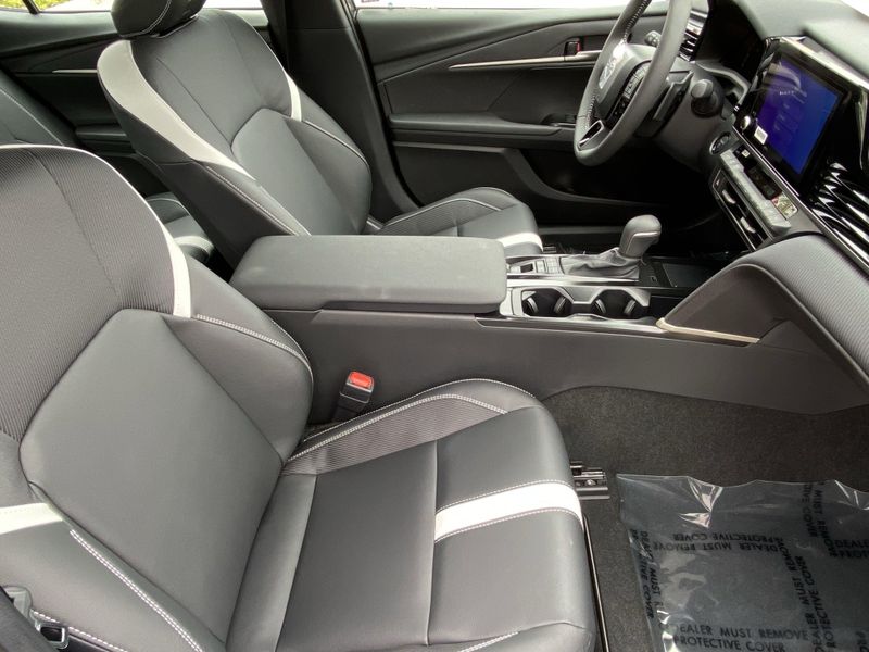 New 2025 Toyota Camry SEImage 10