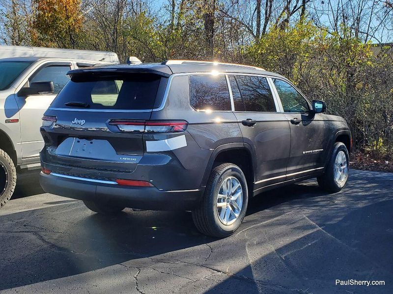 2025 Jeep Grand Cherokee L Laredo X 4x4Image 2