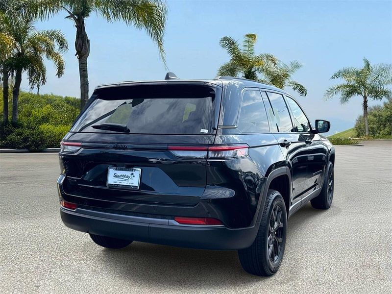 New 2026 Jeep Grand Cherokee Laredo Altitude 4x4