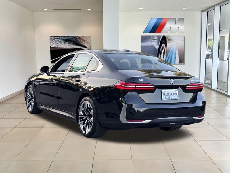 2025 BMW i5 xDrive40Image 6