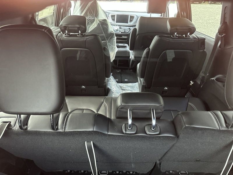 2023 Chrysler Pacifica Touring LImage 17