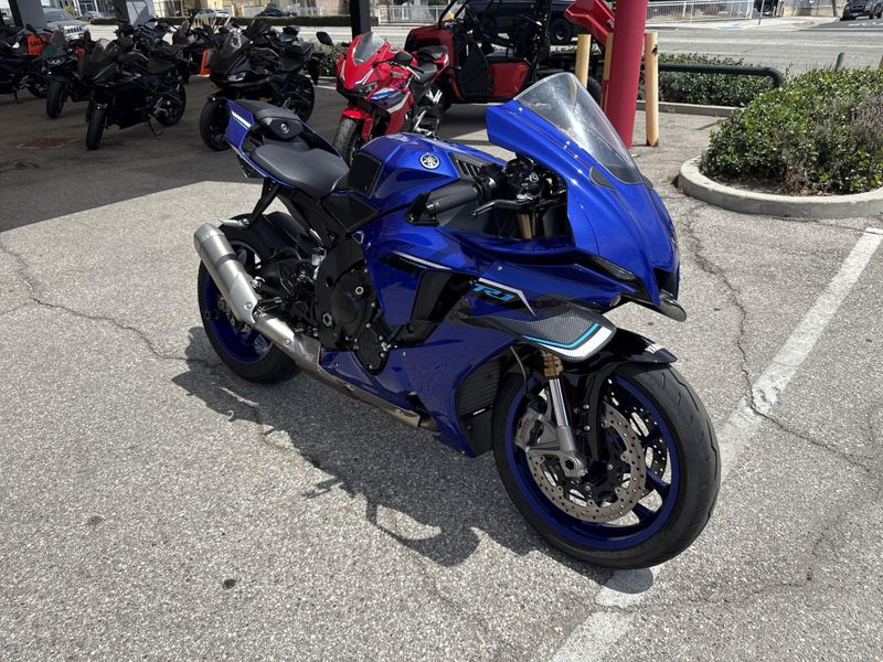 Used 2025 Yamaha YZF-R1 Image 10