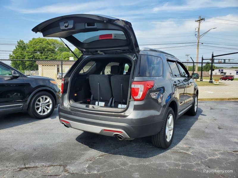 Used 2017 Ford Explorer XLTImage 11