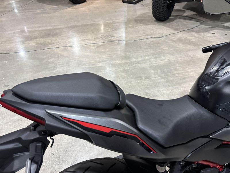 Used 2025 Kawasaki Z500 SE ABS Image 17