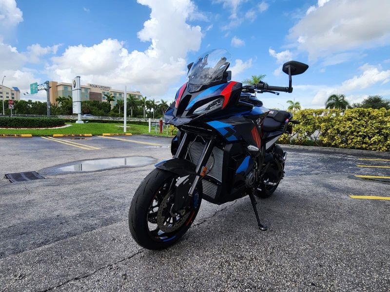 2025 BMW M 1000 XRImage 3