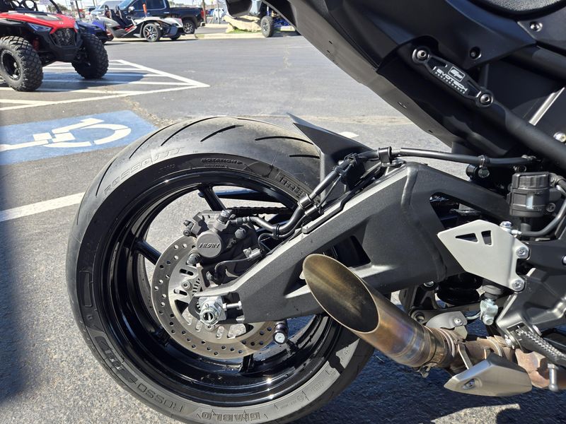 2021 Kawasaki Z H2 Base Image 27