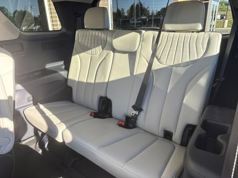 Used 2023 Hyundai Palisade LimitedImage 19