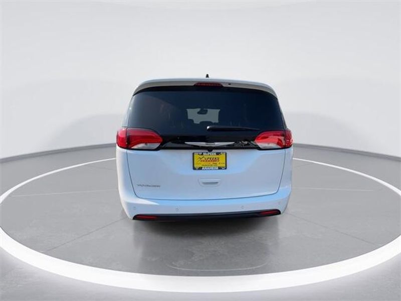 2025 Chrysler VoyagerImage 7