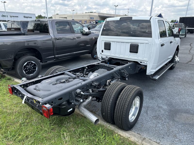 New 2025 RAM 3500 Tradesman Crew Cab Chassis 4x4 60