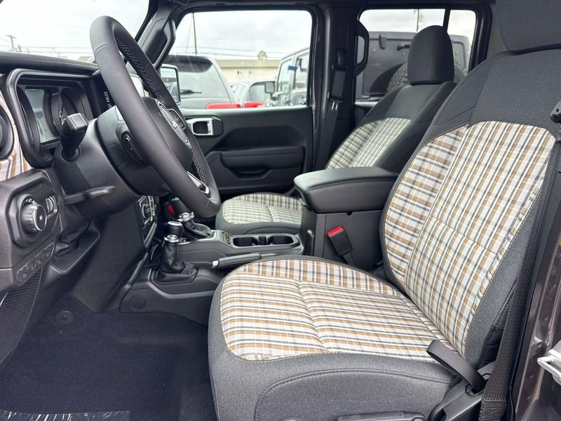 New 2026 Jeep Wrangler 4-door 85th Anniversary Edition