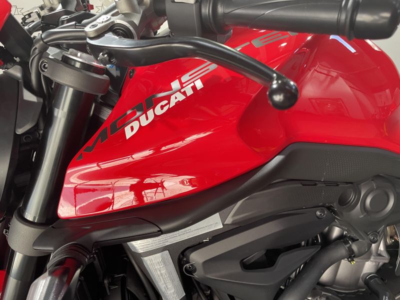 2024 Ducati MONSTER PLUS