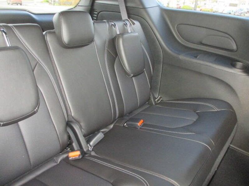 New 2026 Chrysler Pacifica SelectImage 29