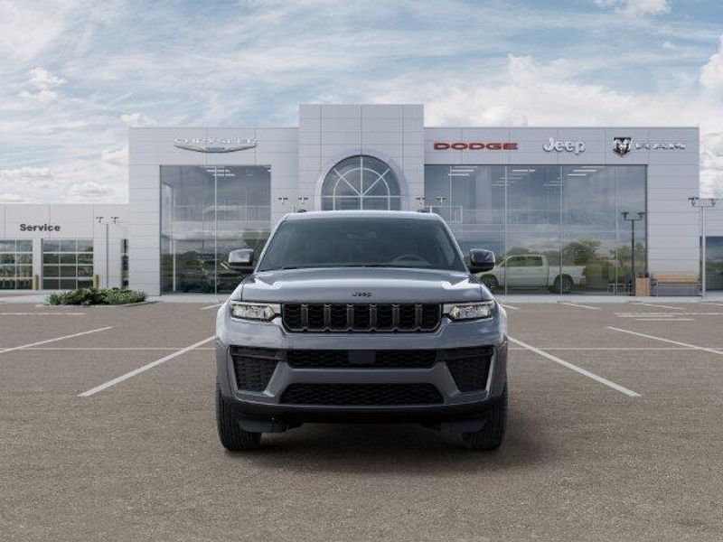 New 2027 Jeep Grand Cherokee Laredo Altitude 4x2Image 6