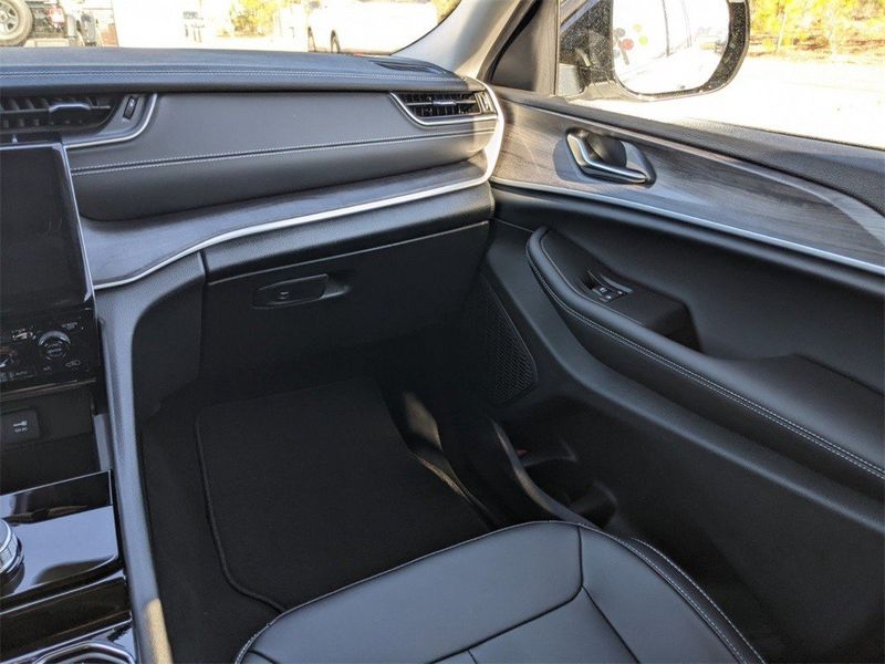 2023 Jeep Grand Cherokee Limited 4x2Image 17
