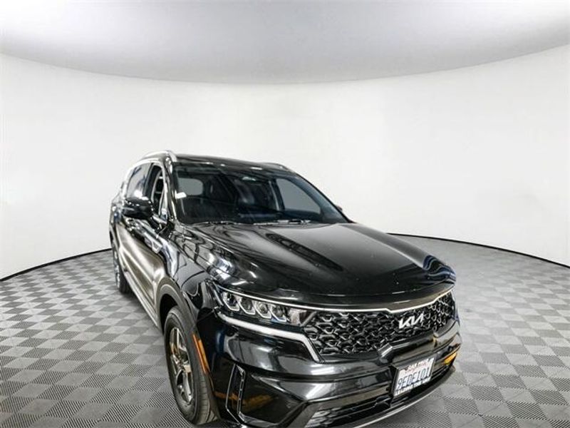 Used 2023 Kia Sorento Hybrid EXImage 2