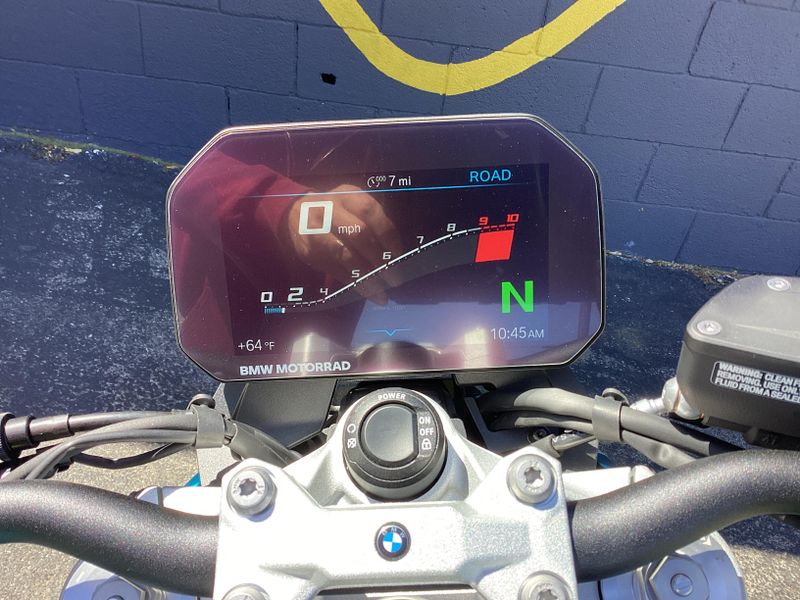 2025 BMW F 900 R 