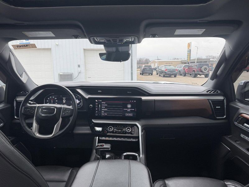 2023 GMC Sierra 1500 DenaliImage 10