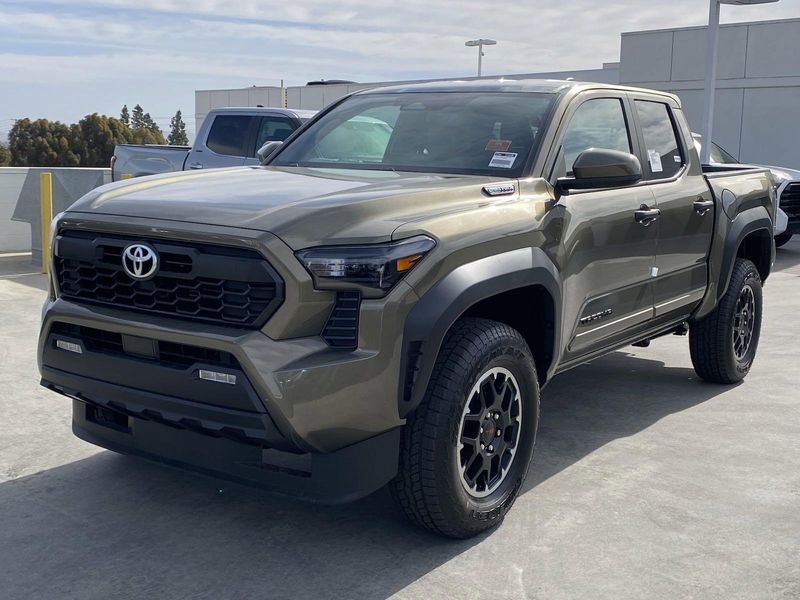 2024 Toyota Tacoma TRD Off Road HybridImage 6