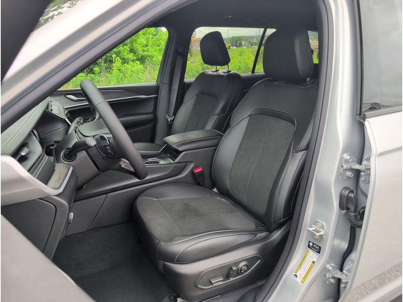 New 2026 Jeep Grand Cherokee L Laredo Altitude 4x4Image 10