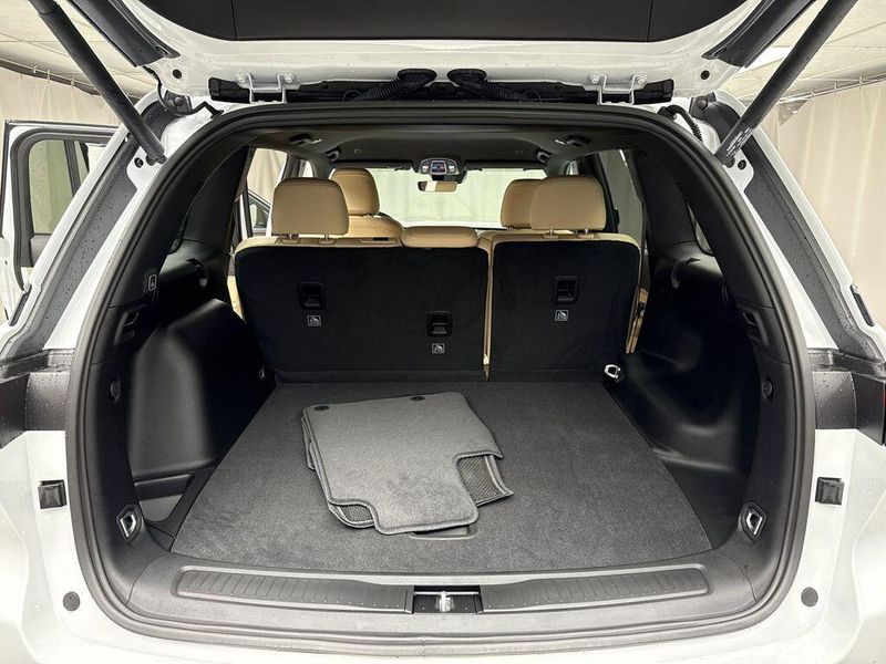 New 2025 Jeep Grand Cherokee Limited 4x4Image 16