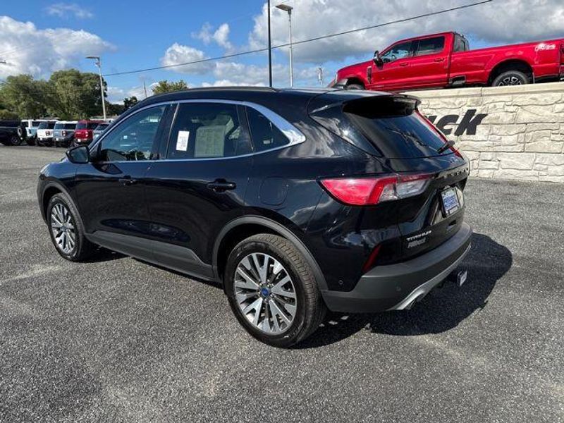2021 Ford Escape Titanium photo 4